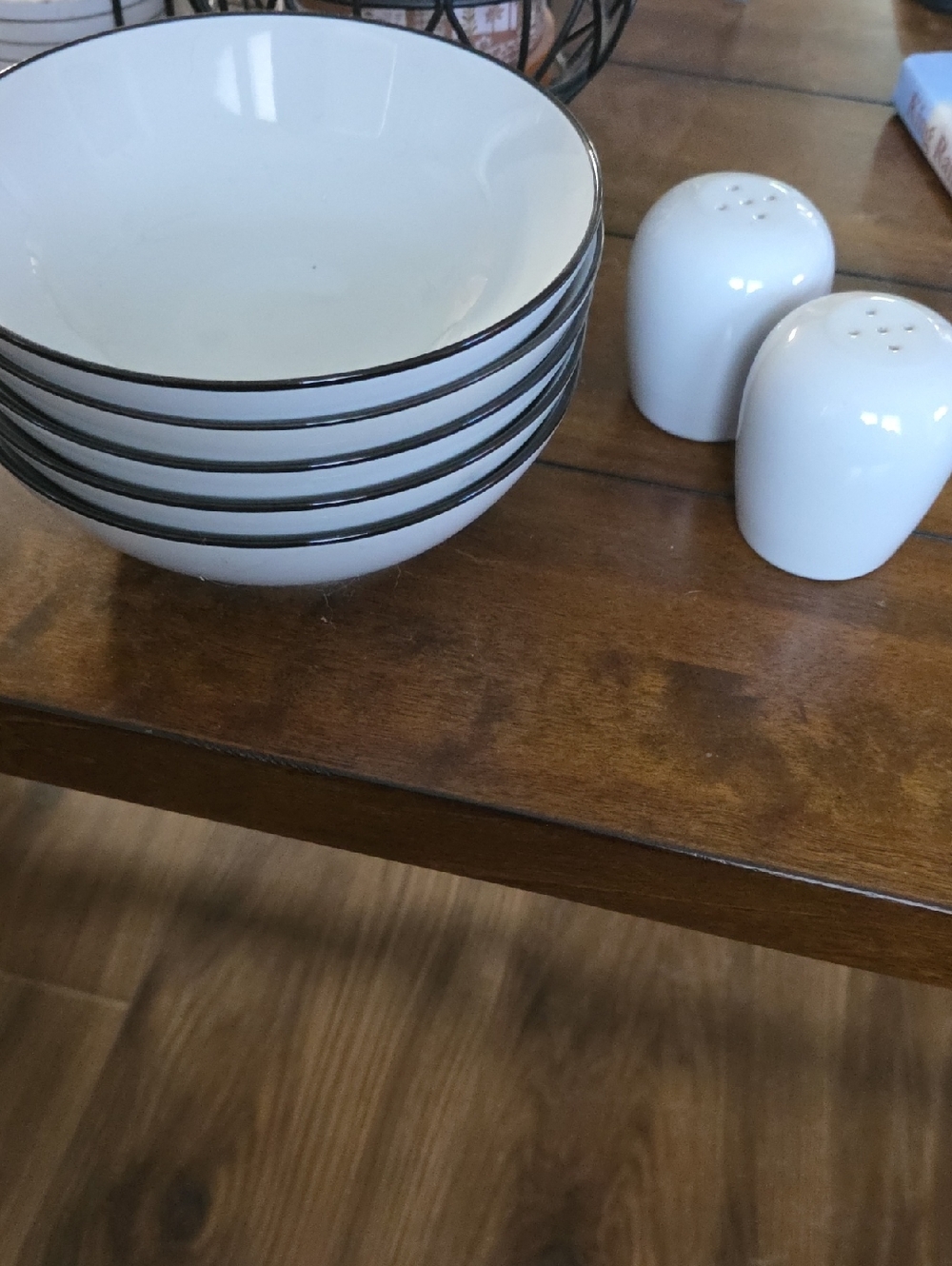 Noritake White Bowls with Black Rim - Set of 5 With S/P Shaker